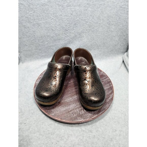 Dansko Womens Brown Leather Clogs With Embossed Floral Design - Size 39 - Picture 1 of 13